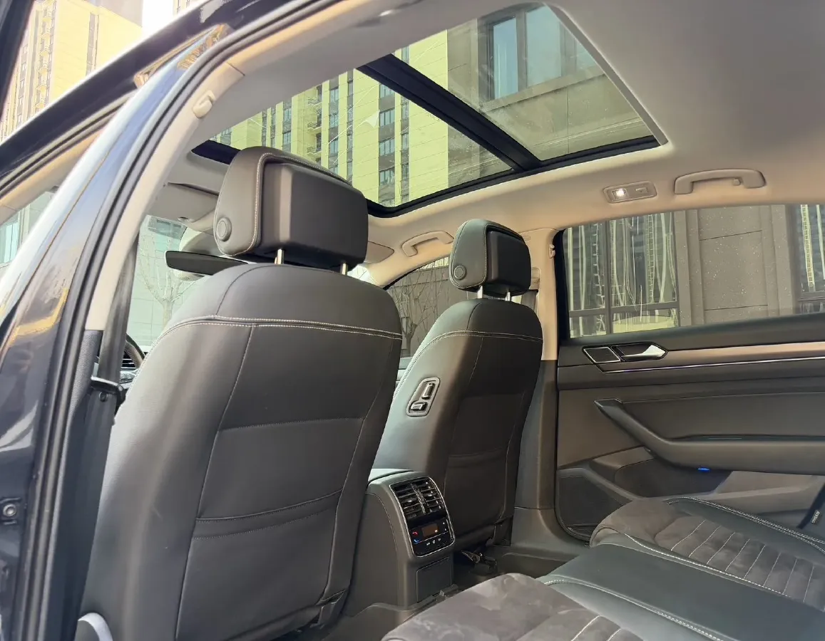 2020 Volkswagen Magotan 2.0T 220HP L4 7DCT,autocango,china used car exporter,china ev exporter,chinese used car exporter,chinese used ev exporter