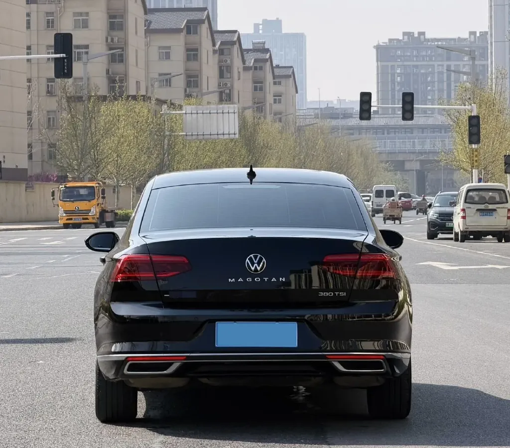 2020 Volkswagen Magotan 2.0T 220HP L4 7DCT,autocango,china used car exporter,china ev exporter,chinese used car exporter,chinese used ev exporter