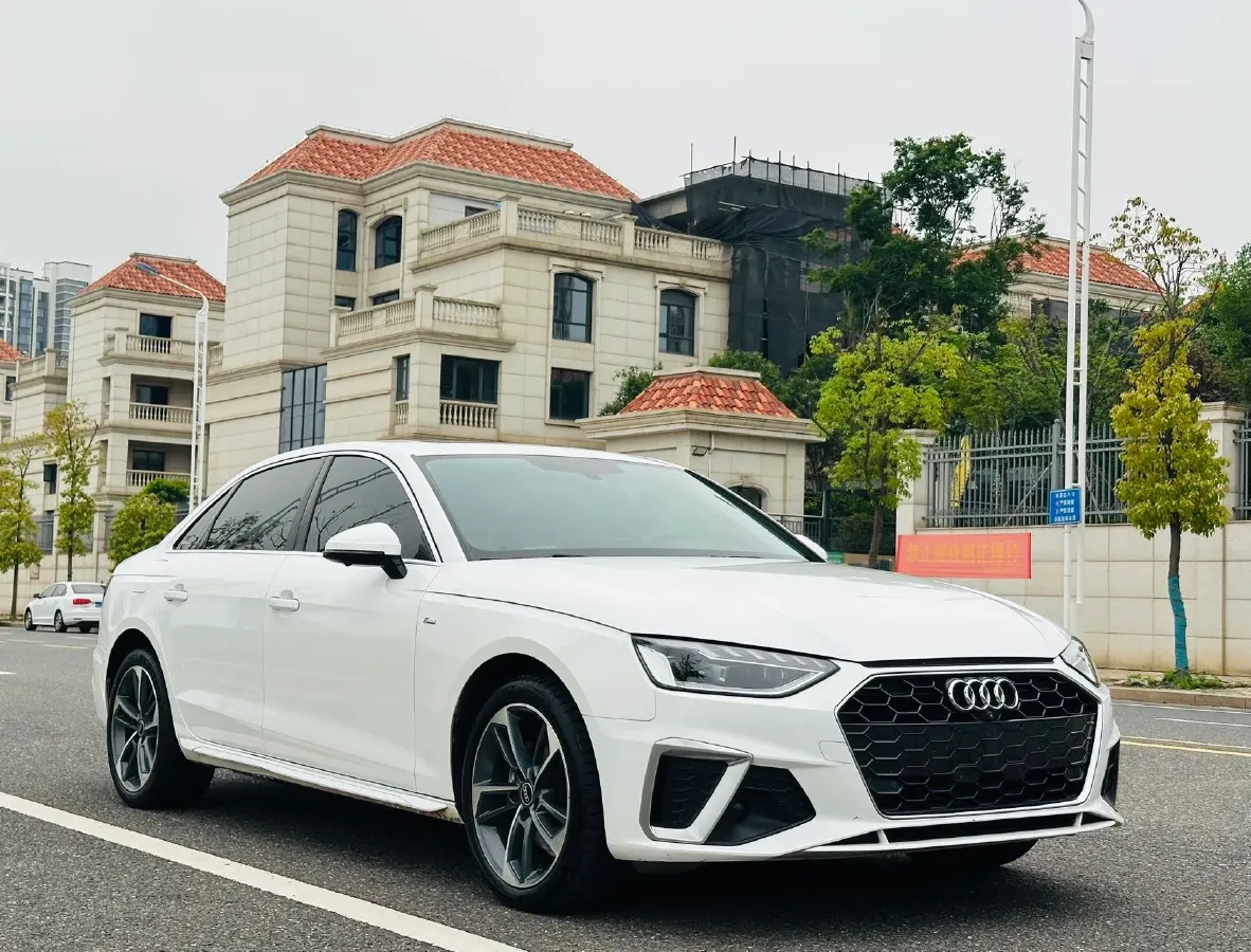 2022 Audi A4L 2.0T 190HP L4 7DCT,autocango,china used car exporter,china ev exporter,chinese used car exporter,chinese used ev exporter