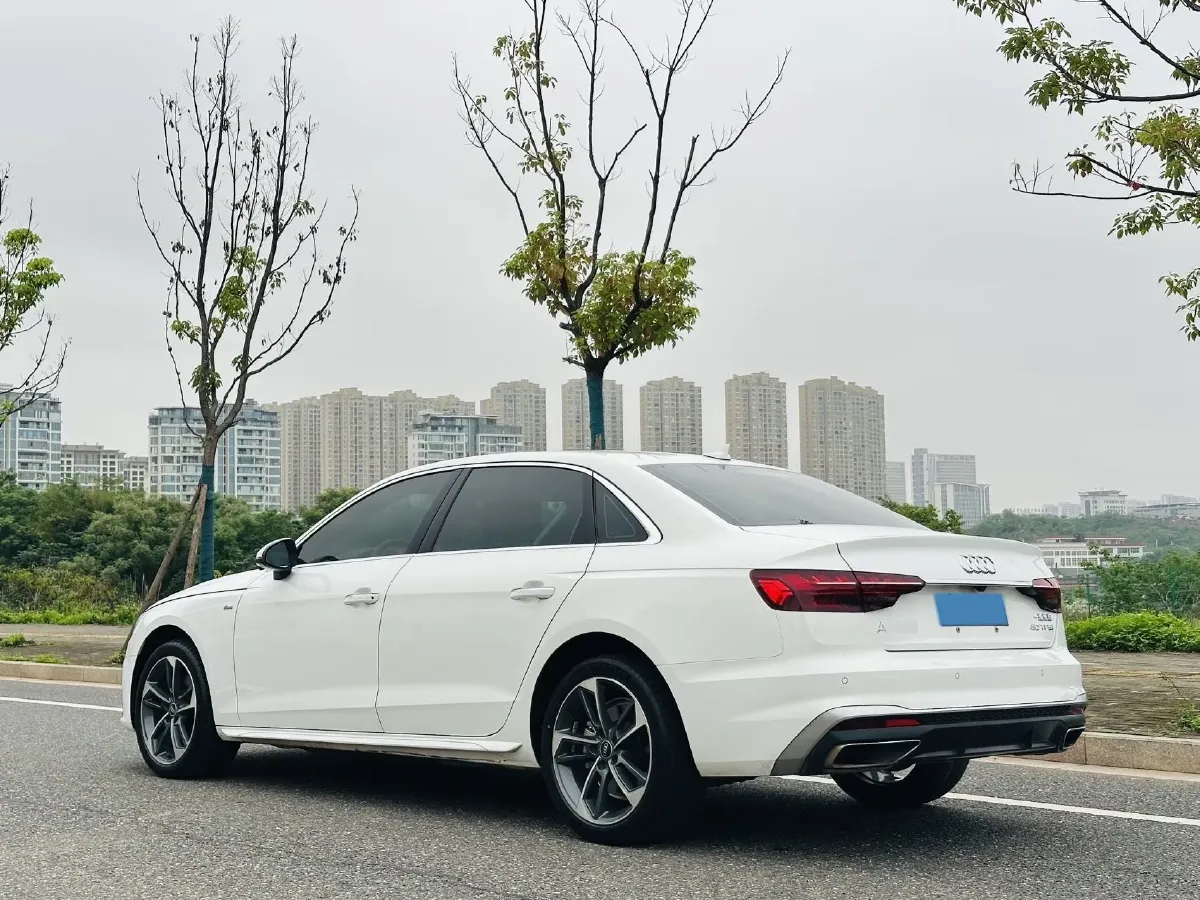 2022 Audi A4L 2.0T 190HP L4 7DCT,autocango,china used car exporter,china ev exporter,chinese used car exporter,chinese used ev exporter