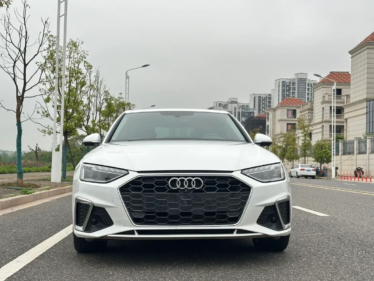 2022 Audi A4L 2.0T 190HP L4 7DCT,autocango,china used car exporter,china ev exporter,chinese used car exporter,chinese used ev exporter