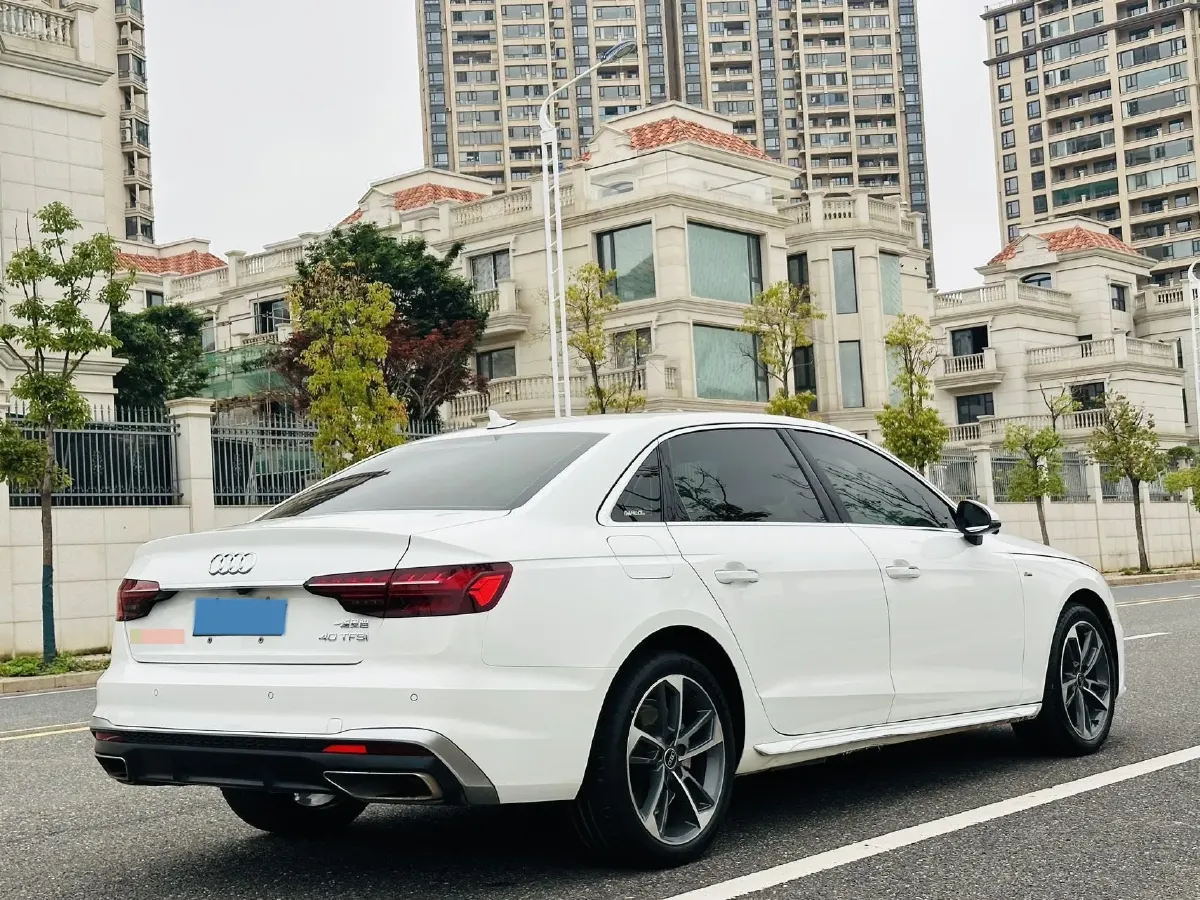 2022 Audi A4L 2.0T 190HP L4 7DCT,autocango,china used car exporter,china ev exporter,chinese used car exporter,chinese used ev exporter