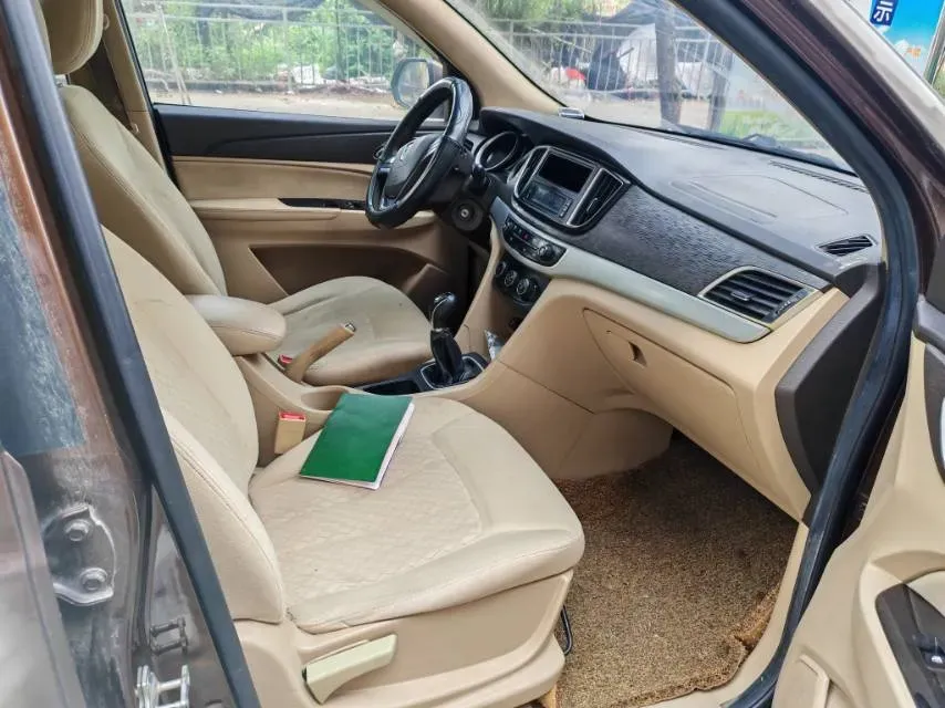 2016 BaoJun 730 1.5L 112HP L4 5MT,autocango,china used car exporter,china ev exporter,chinese used car exporter,chinese used ev exporter