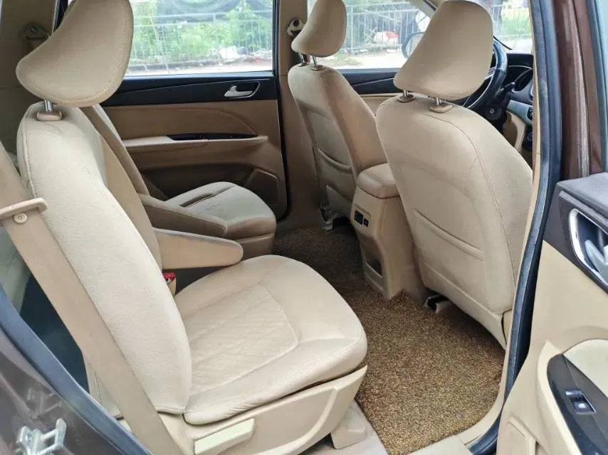 2016 BaoJun 730 1.5L 112HP L4 5MT,autocango,china used car exporter,china ev exporter,chinese used car exporter,chinese used ev exporter