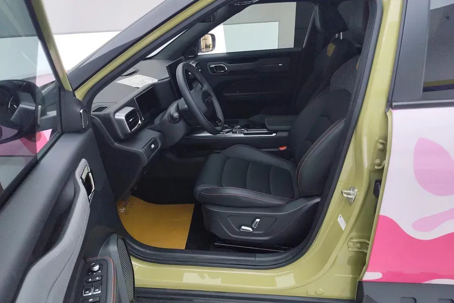 2025 Geely Cowboy 1.5T 181HP L4 7DCT,autocango,china used car exporter,china ev exporter,chinese used car exporter,chinese used ev exporter