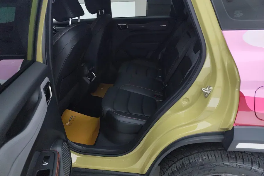 2025 Geely Cowboy 1.5T 181HP L4 7DCT,autocango,china used car exporter,china ev exporter,chinese used car exporter,chinese used ev exporter