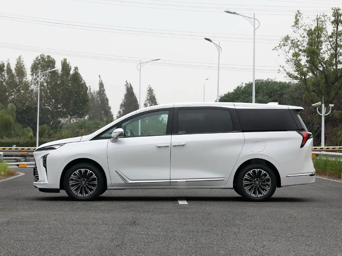 2025 Buick GL8 2.0T 237HP L4 9AT,autocango,china used car exporter,china ev exporter,chinese used car exporter,chinese used ev exporter