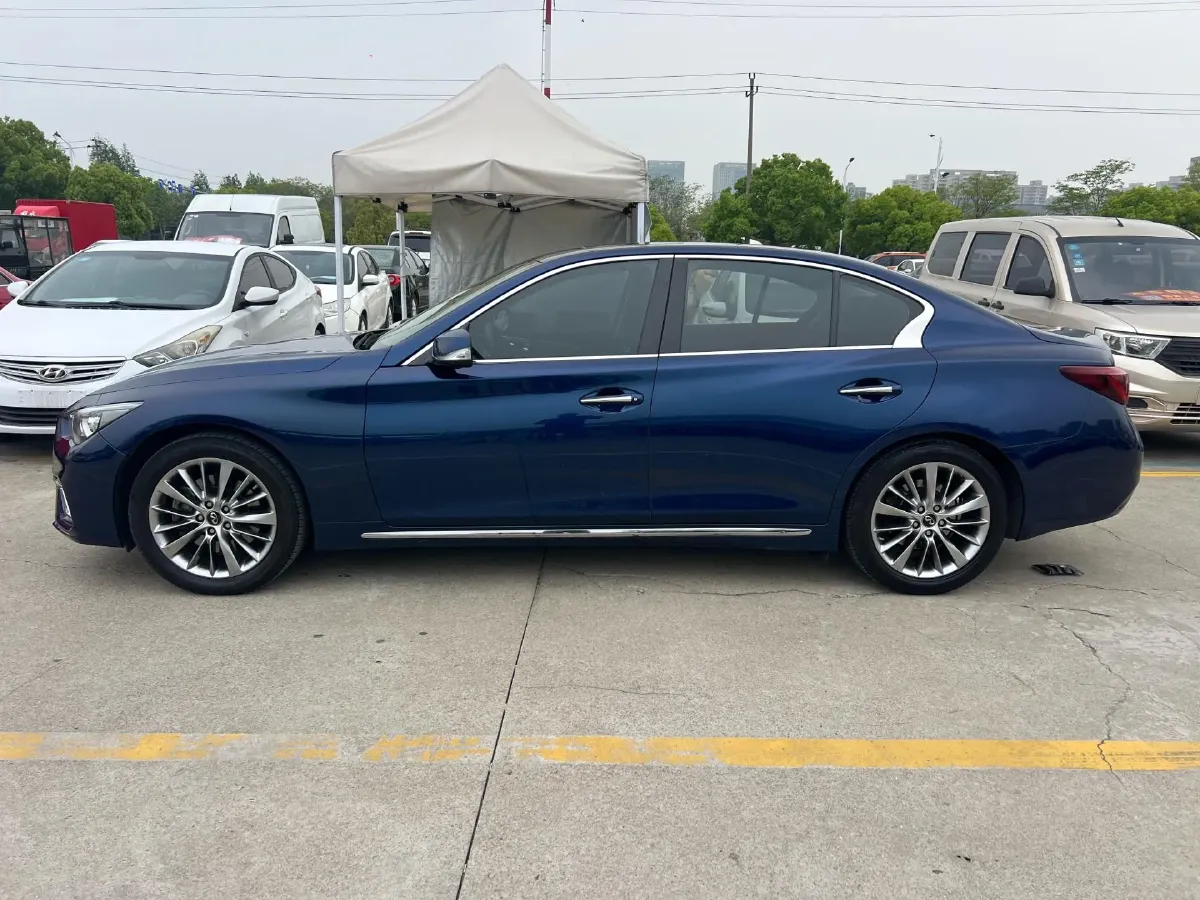 2018 Jeep Grand Commander 2.0T 265HP L4 9AT,autocango,china used car exporter,china ev exporter,chinese used car exporter,chinese used ev exporter