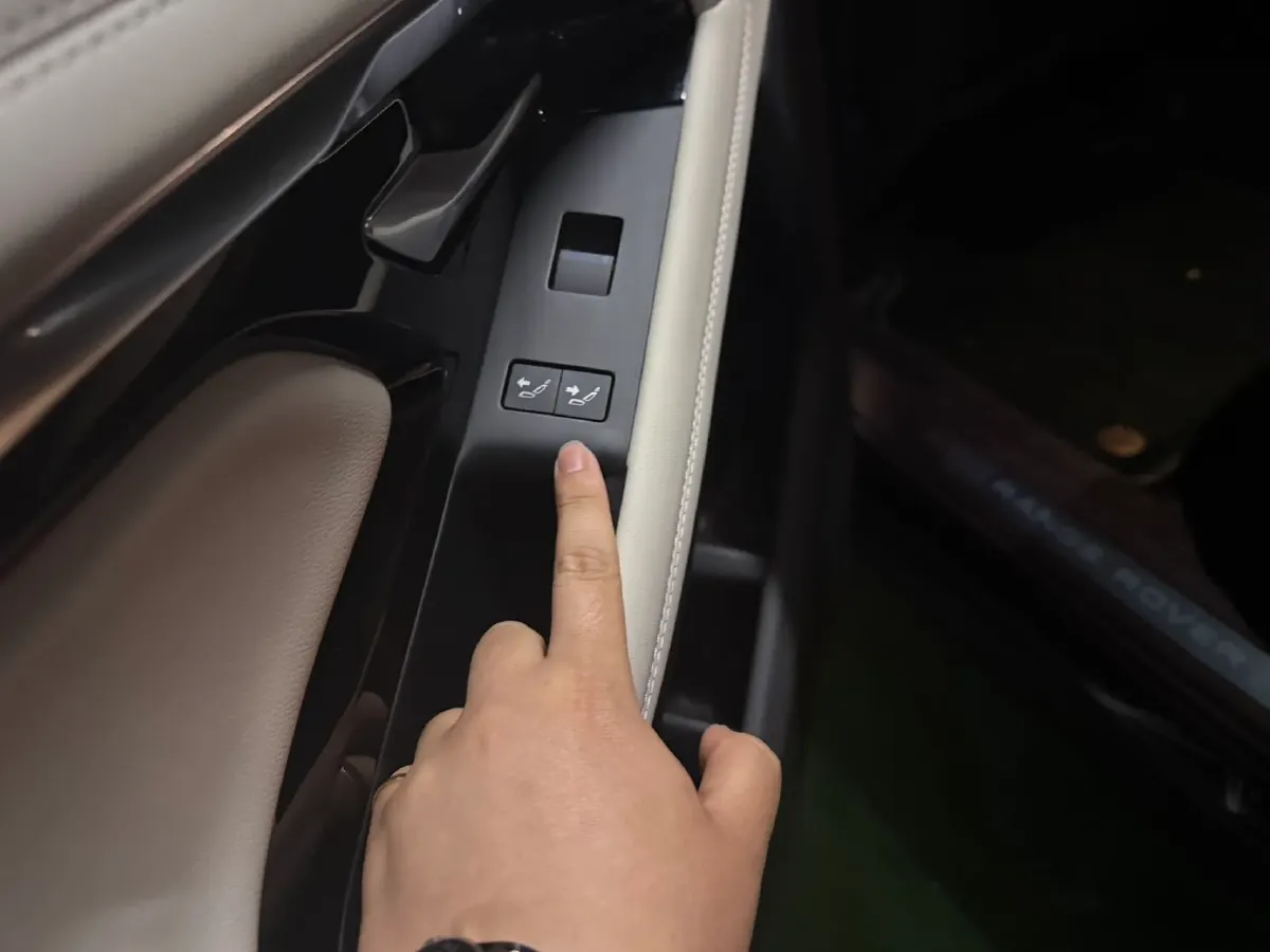 2021 Land Rover Range Rover Evoque 2.0T 249HP L4 9AT,autocango,china used car exporter,china ev exporter,chinese used car exporter,chinese used ev exporter