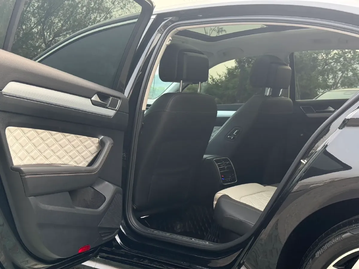 2023 Volkswagen Magotan 2.0T 186HP L4 7DCT,autocango,china used car exporter,china ev exporter,chinese used car exporter,chinese used ev exporter