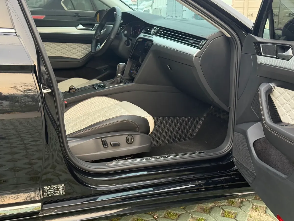 2023 Volkswagen Magotan 2.0T 186HP L4 7DCT,autocango,china used car exporter,china ev exporter,chinese used car exporter,chinese used ev exporter