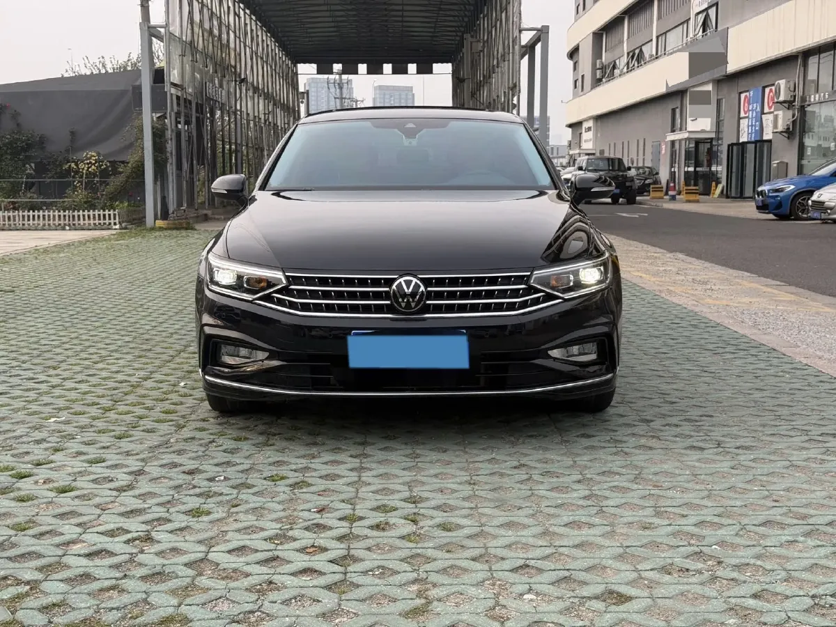 2023 Volkswagen Magotan 2.0T 186HP L4 7DCT,autocango,china used car exporter,china ev exporter,chinese used car exporter,chinese used ev exporter