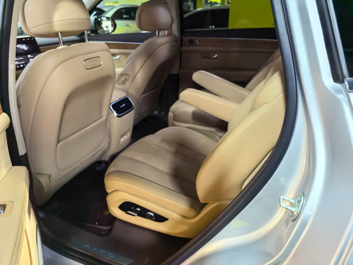 2024 AITO AITO M7 1.5T 152HP L4 REEV 40KWH,autocango,china used car exporter,china ev exporter,chinese used car exporter,chinese used ev exporter