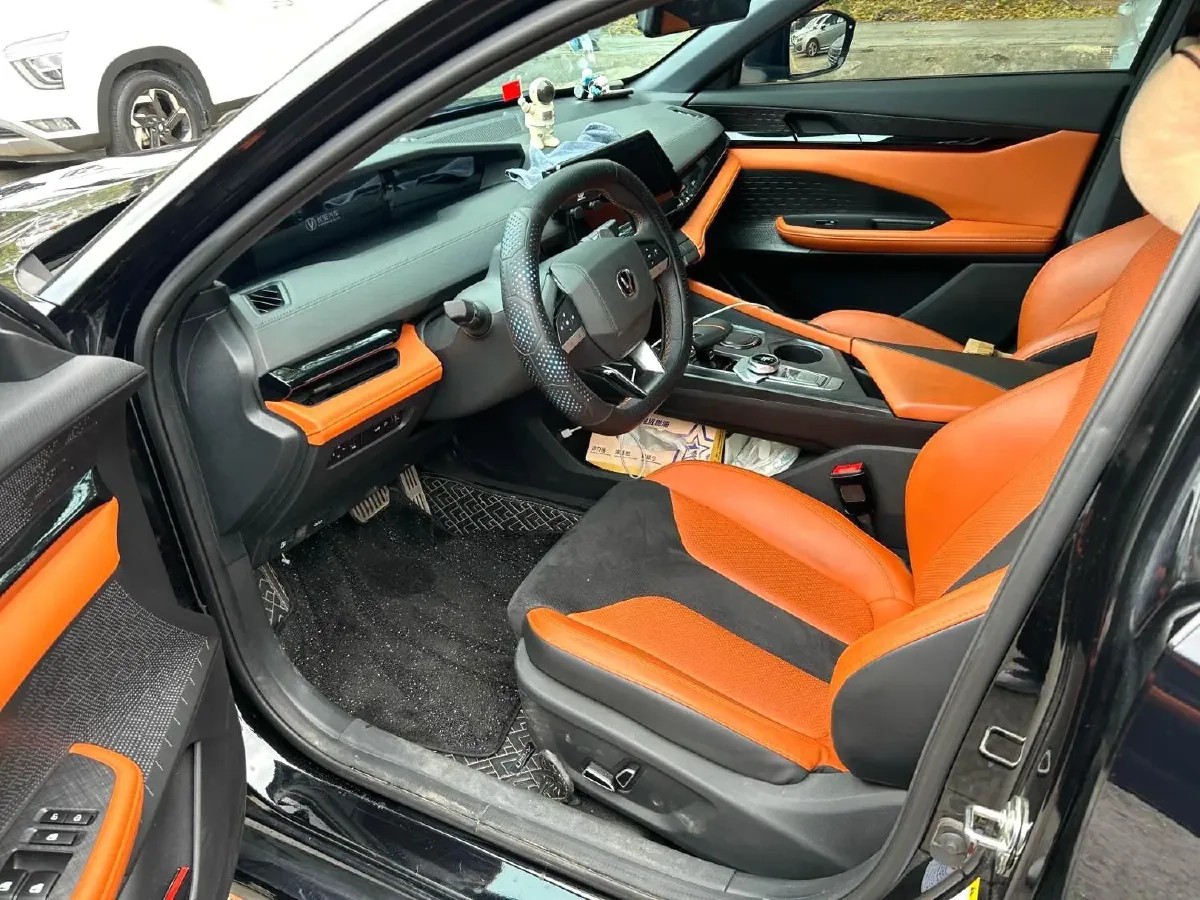 2023 ChangAn UNI-V 1.5T 188HP L4 7DCT,autocango,china used car exporter,china ev exporter,chinese used car exporter,chinese used ev exporter