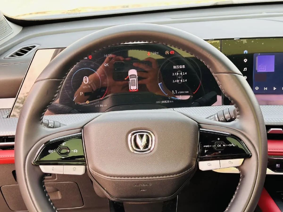 2022 ChangAn CS75 Plus 1.5T 188HP L4 8AT,autocango,china used car exporter,china ev exporter,chinese used car exporter,chinese used ev exporter