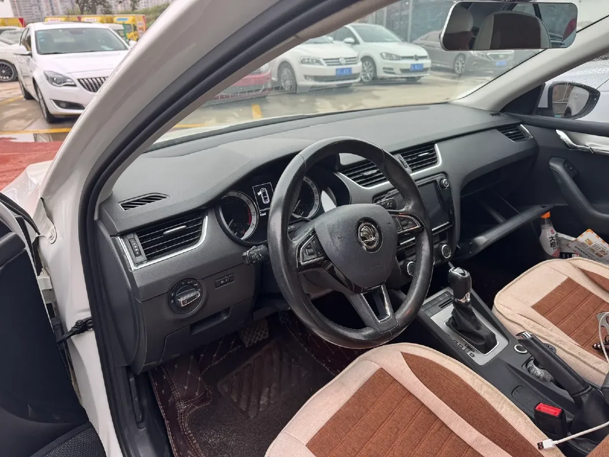 2018 Skoda Octavia 1.2T 116HP L4 7DCT,autocango,china used car exporter,china ev exporter,chinese used car exporter,chinese used ev exporter