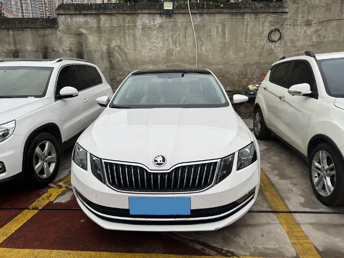2018 Skoda Octavia 1.2T 116HP L4 7DCT,autocango,china used car exporter,china ev exporter,chinese used car exporter,chinese used ev exporter