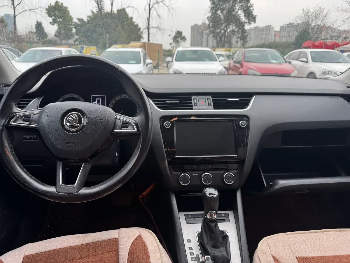 2018 Skoda Octavia 1.2T 116HP L4 7DCT,autocango,china used car exporter,china ev exporter,chinese used car exporter,chinese used ev exporter