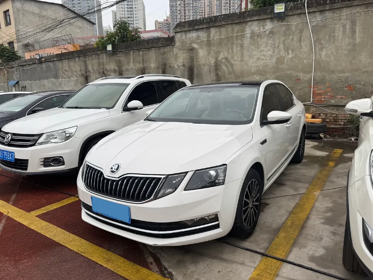 2018 Skoda Octavia 1.2T 116HP L4 7DCT,autocango,china used car exporter,china ev exporter,chinese used car exporter,chinese used ev exporter