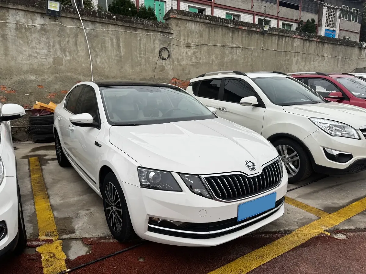 2018 Skoda Octavia 1.2T 116HP L4 7DCT,autocango,china used car exporter,china ev exporter,chinese used car exporter,chinese used ev exporter