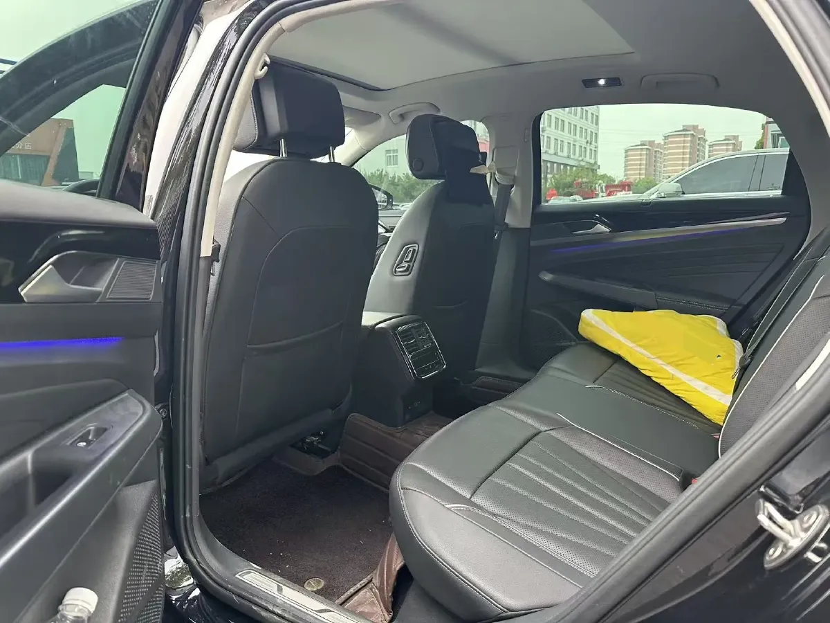 2024 Volkswagen Passat 2.0T 220HP L4 7DCT,autocango,china used car exporter,china ev exporter,chinese used car exporter,chinese used ev exporter