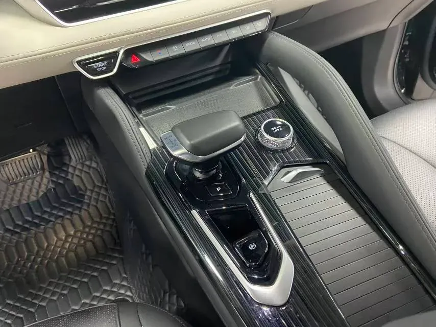 2023 Geely Monjaro 2.0T 238HP L4 8AT,autocango,china used car exporter,china ev exporter,chinese used car exporter,chinese used ev exporter