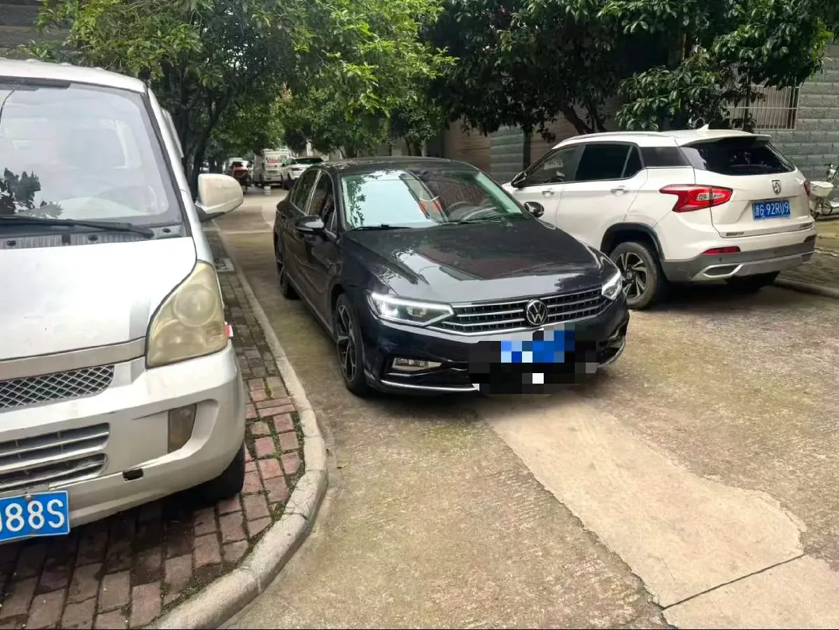 2023 Volkswagen Magotan 2.0T 186HP L4 7DCT,autocango,china used car exporter,china ev exporter,chinese used car exporter,chinese used ev exporter