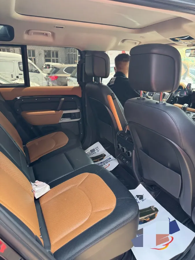 2022 Land Rover Defender 3.0T 400HP L6 8AT,autocango,china used car exporter,china ev exporter,chinese used car exporter,chinese used ev exporter
