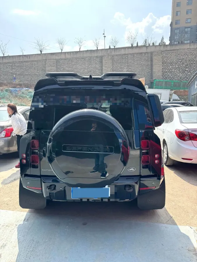 2022 Land Rover Defender 3.0T 400HP L6 8AT,autocango,china used car exporter,china ev exporter,chinese used car exporter,chinese used ev exporter