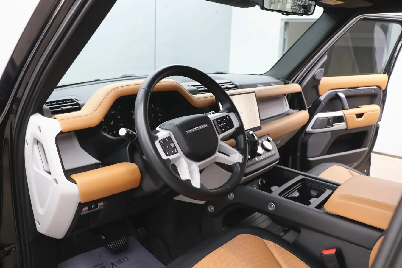 2023 Land Rover Defender 3.0T 400HP L6 8AT,autocango,china used car exporter,china ev exporter,chinese used car exporter,chinese used ev exporter