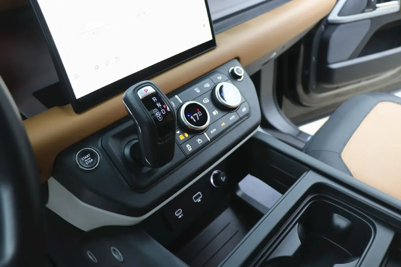 2023 Land Rover Defender 3.0T 400HP L6 8AT,autocango,china used car exporter,china ev exporter,chinese used car exporter,chinese used ev exporter