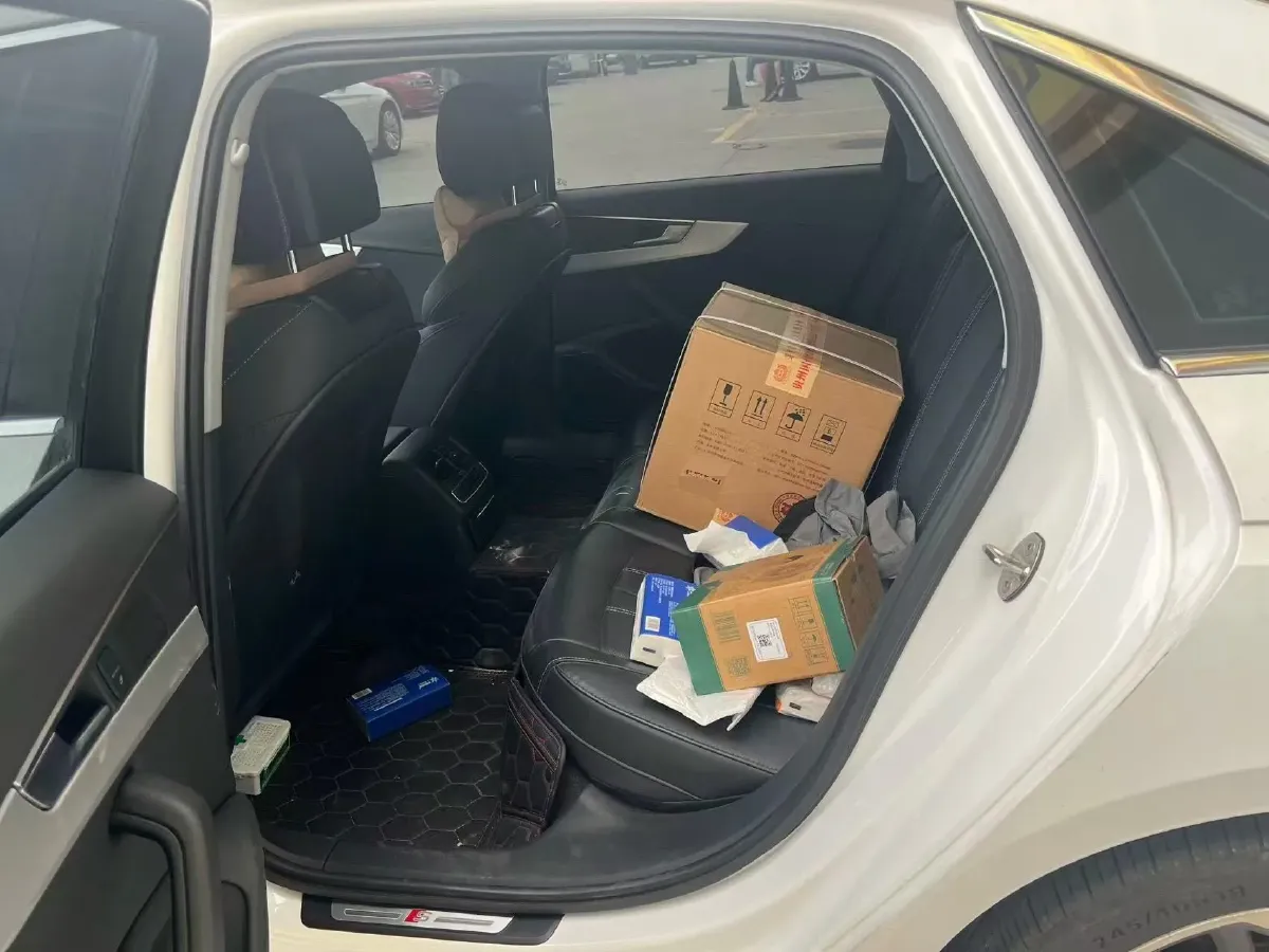 2023 Audi A4L 2.0T 190HP L4 7DCT,autocango,china used car exporter,china ev exporter,chinese used car exporter,chinese used ev exporter