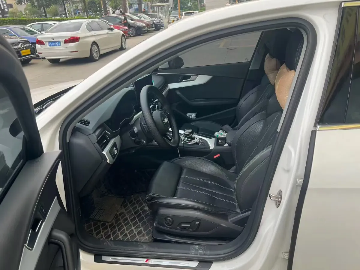 2023 Audi A4L 2.0T 190HP L4 7DCT,autocango,china used car exporter,china ev exporter,chinese used car exporter,chinese used ev exporter