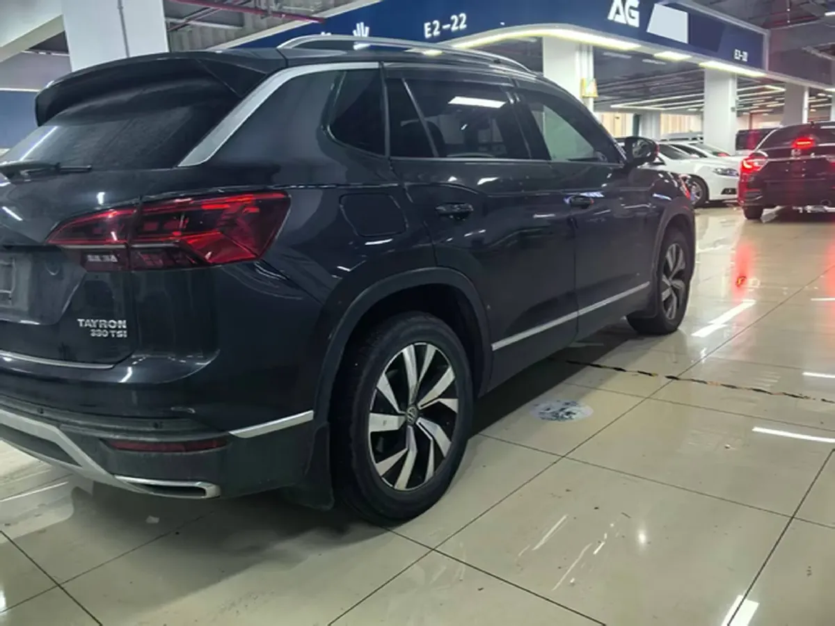 2019 Jeep Cherokee 2.0T 234HP L4 9AT,autocango,china used car exporter,china ev exporter,chinese used car exporter,chinese used ev exporter