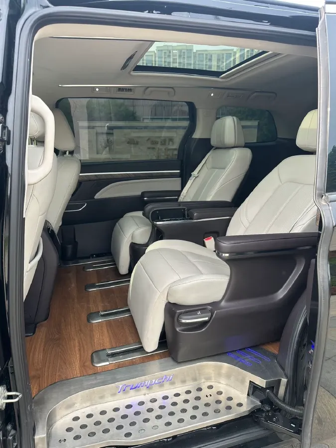 2021 GAC Trumpchi M8 2.0T 252HP L4 8AT,autocango,china used car exporter,china ev exporter,chinese used car exporter,chinese used ev exporter