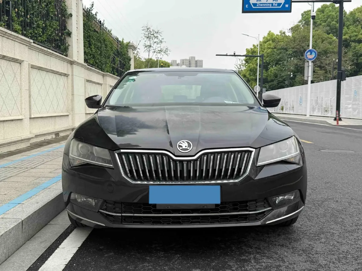 2018 Skoda Superb 1.8T 180HP L4 7DCT,autocango,china used car exporter,china ev exporter,chinese used car exporter,chinese used ev exporter