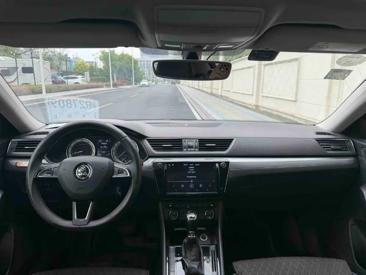 2018 Skoda Superb 1.8T 180HP L4 7DCT,autocango,china used car exporter,china ev exporter,chinese used car exporter,chinese used ev exporter