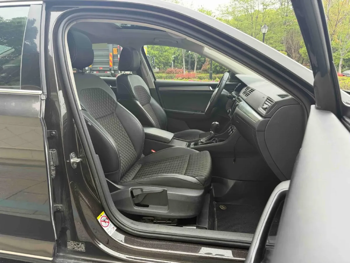 2018 Skoda Superb 1.8T 180HP L4 7DCT,autocango,china used car exporter,china ev exporter,chinese used car exporter,chinese used ev exporter