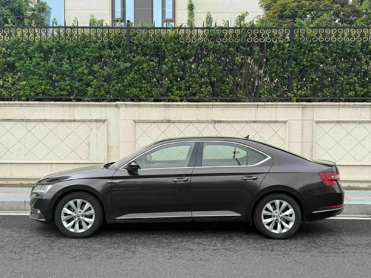 2018 Skoda Superb 1.8T 180HP L4 7DCT,autocango,china used car exporter,china ev exporter,chinese used car exporter,chinese used ev exporter