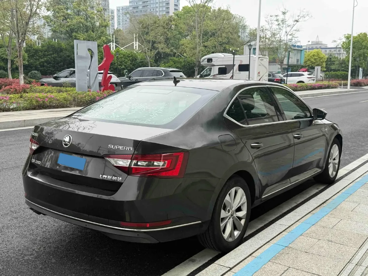2018 Skoda Superb 1.8T 180HP L4 7DCT,autocango,china used car exporter,china ev exporter,chinese used car exporter,chinese used ev exporter
