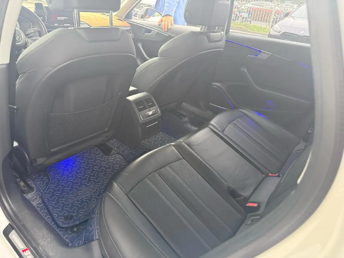 2020 Audi A4L 2.0T 190HP L4 7DCT,autocango,china used car exporter,china ev exporter,chinese used car exporter,chinese used ev exporter