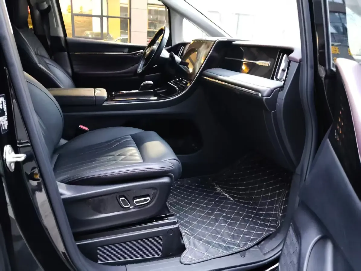 2024 GAC Trumpchi M8 2.0T 252HP L4 8AT,autocango,china used car exporter,china ev exporter,chinese used car exporter,chinese used ev exporter