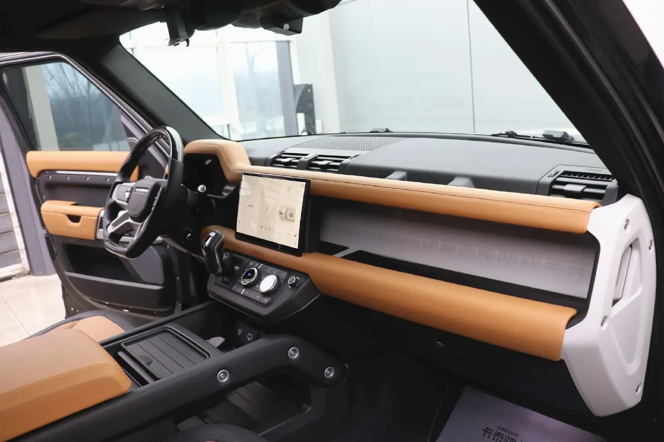 2024 Land Rover Defender 3.0T 400HP L6 8AT,autocango,china used car exporter,china ev exporter,chinese used car exporter,chinese used ev exporter