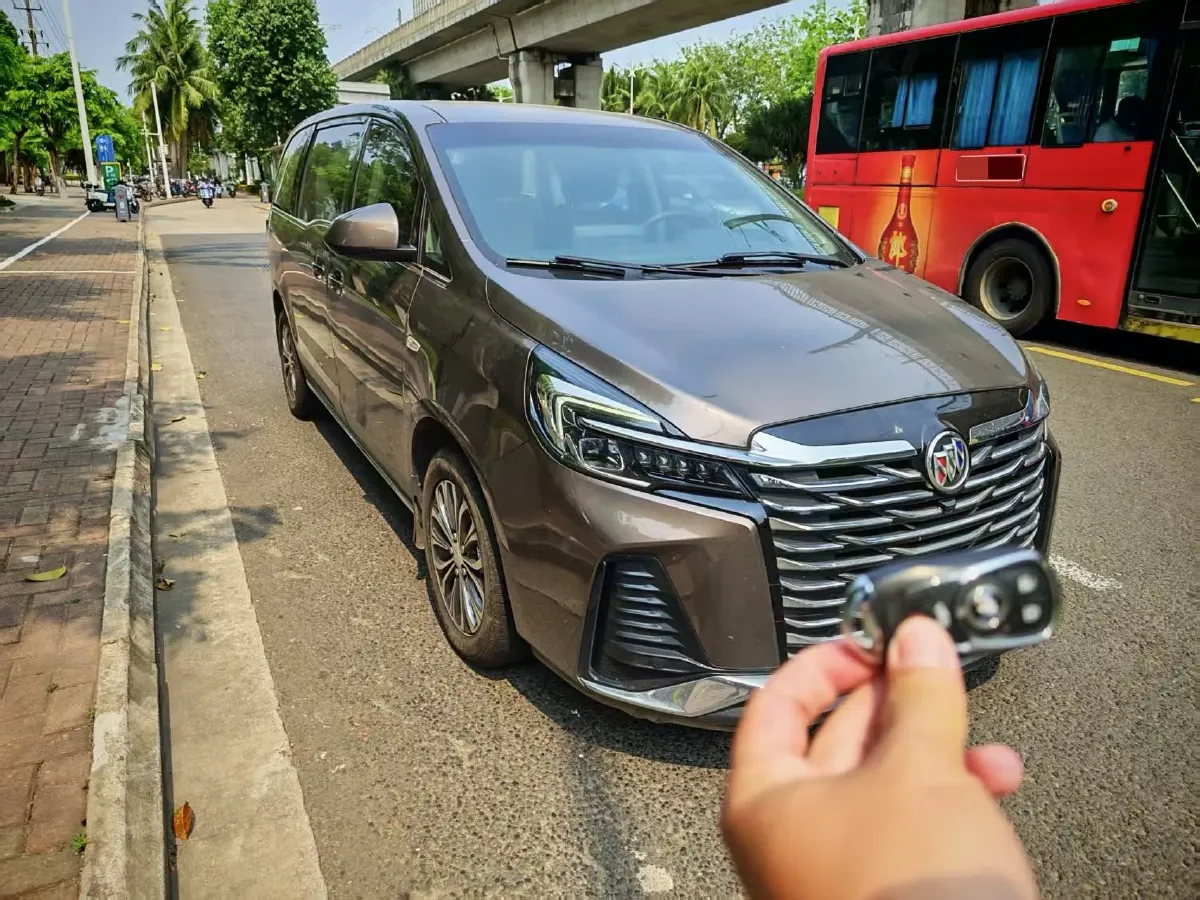 2023 Buick GL8 2.0T 237HP L4 9AT,autocango,china used car exporter,china ev exporter,chinese used car exporter,chinese used ev exporter