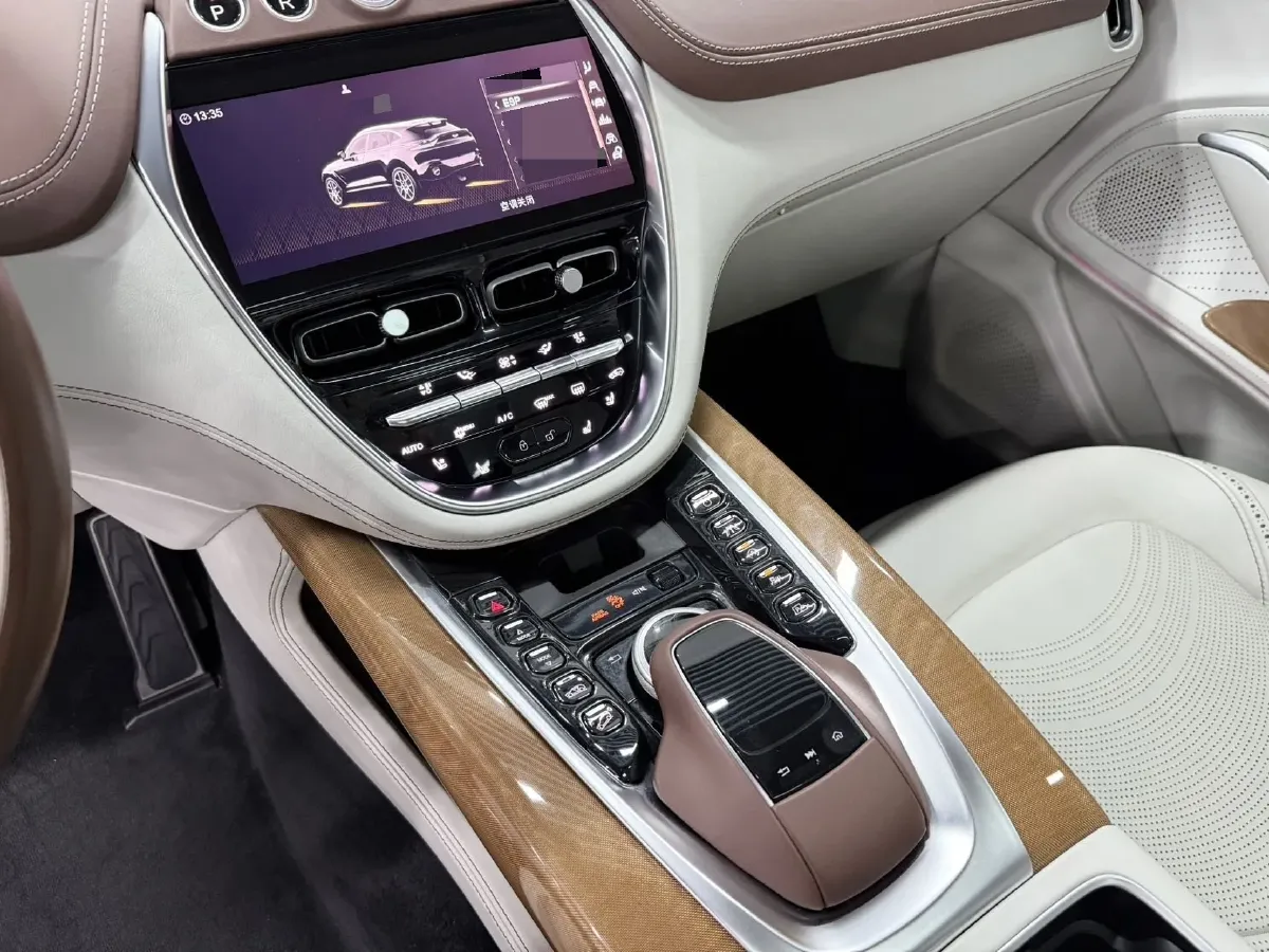 2022 Aston Martin DBX 3.0T 435HP L6 9AT,autocango,china used car exporter,china ev exporter,chinese used car exporter,chinese used ev exporter