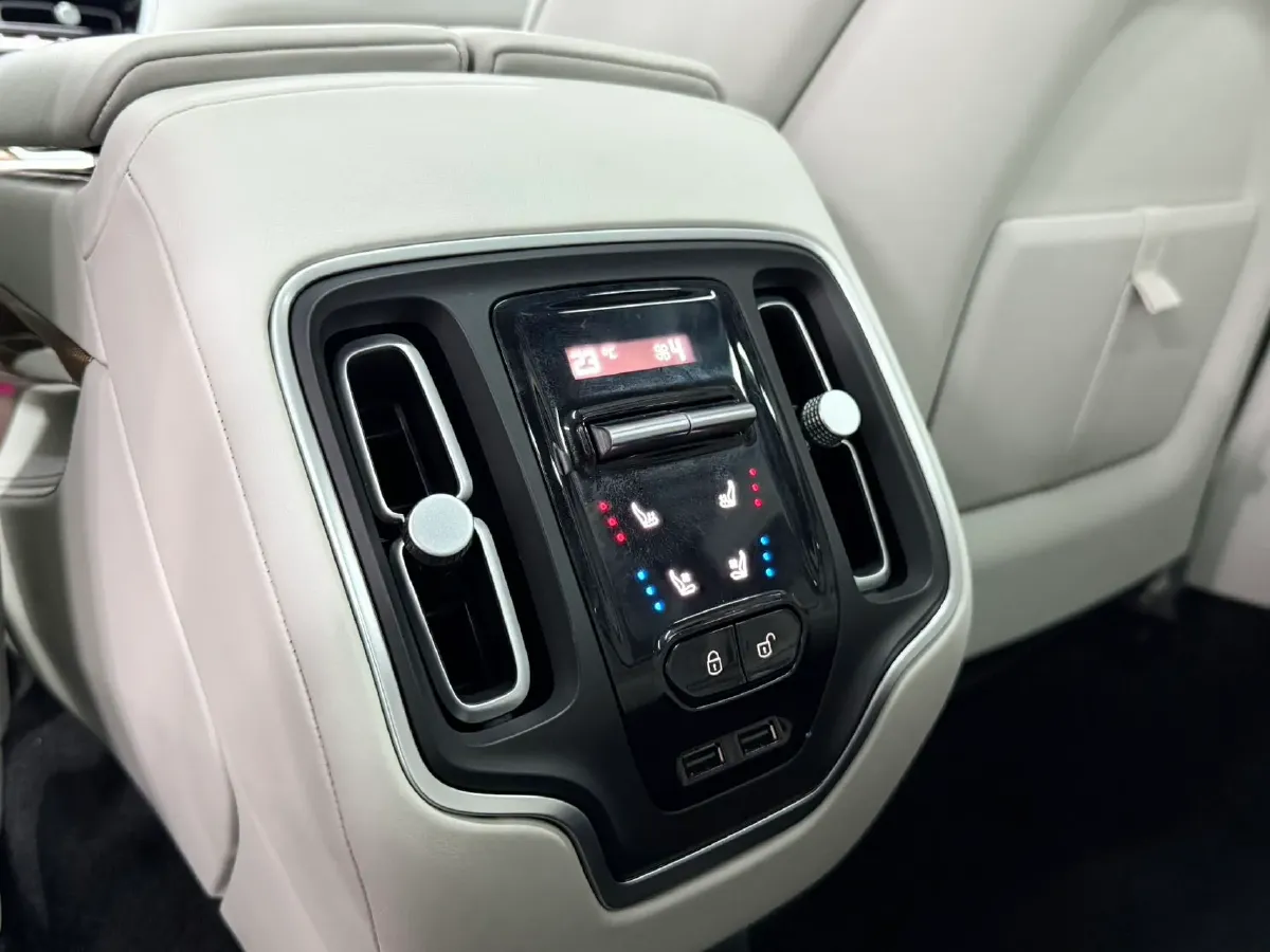 2022 Aston Martin DBX 3.0T 435HP L6 9AT,autocango,china used car exporter,china ev exporter,chinese used car exporter,chinese used ev exporter