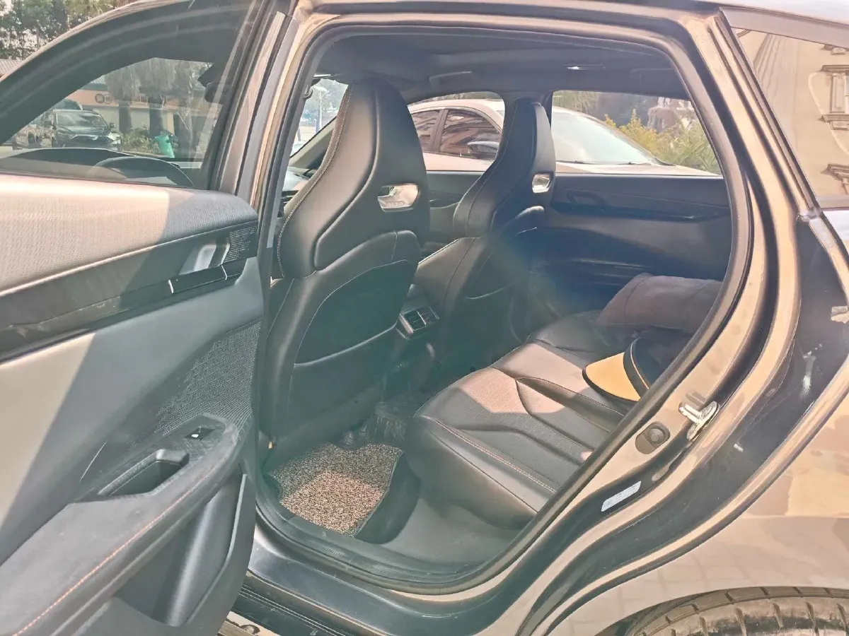 2022 ChangAn UNI-V 2.0T 233HP L4 8AT,autocango,china used car exporter,china ev exporter,chinese used car exporter,chinese used ev exporter