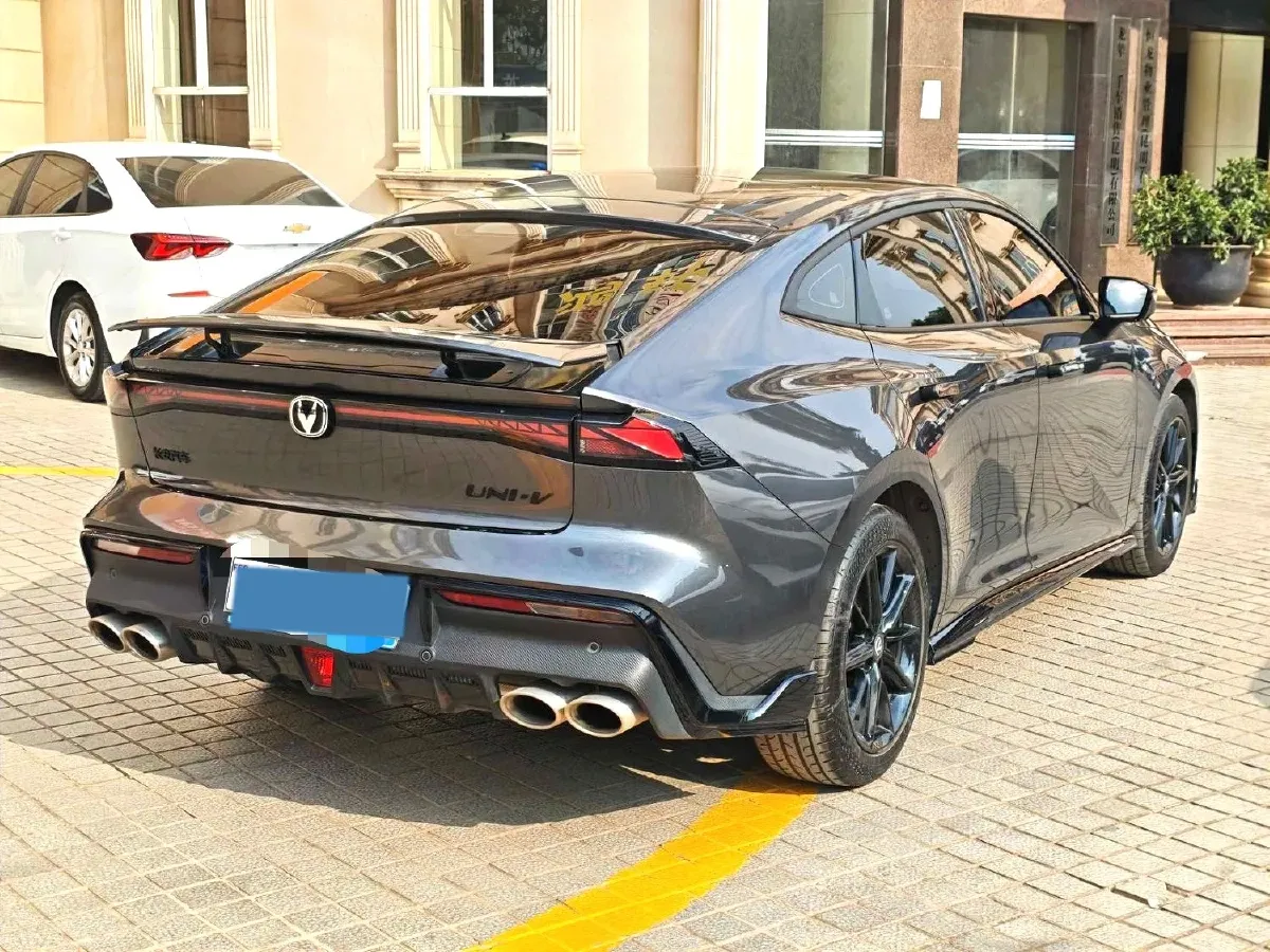 2022 ChangAn UNI-V 2.0T 233HP L4 8AT,autocango,china used car exporter,china ev exporter,chinese used car exporter,chinese used ev exporter