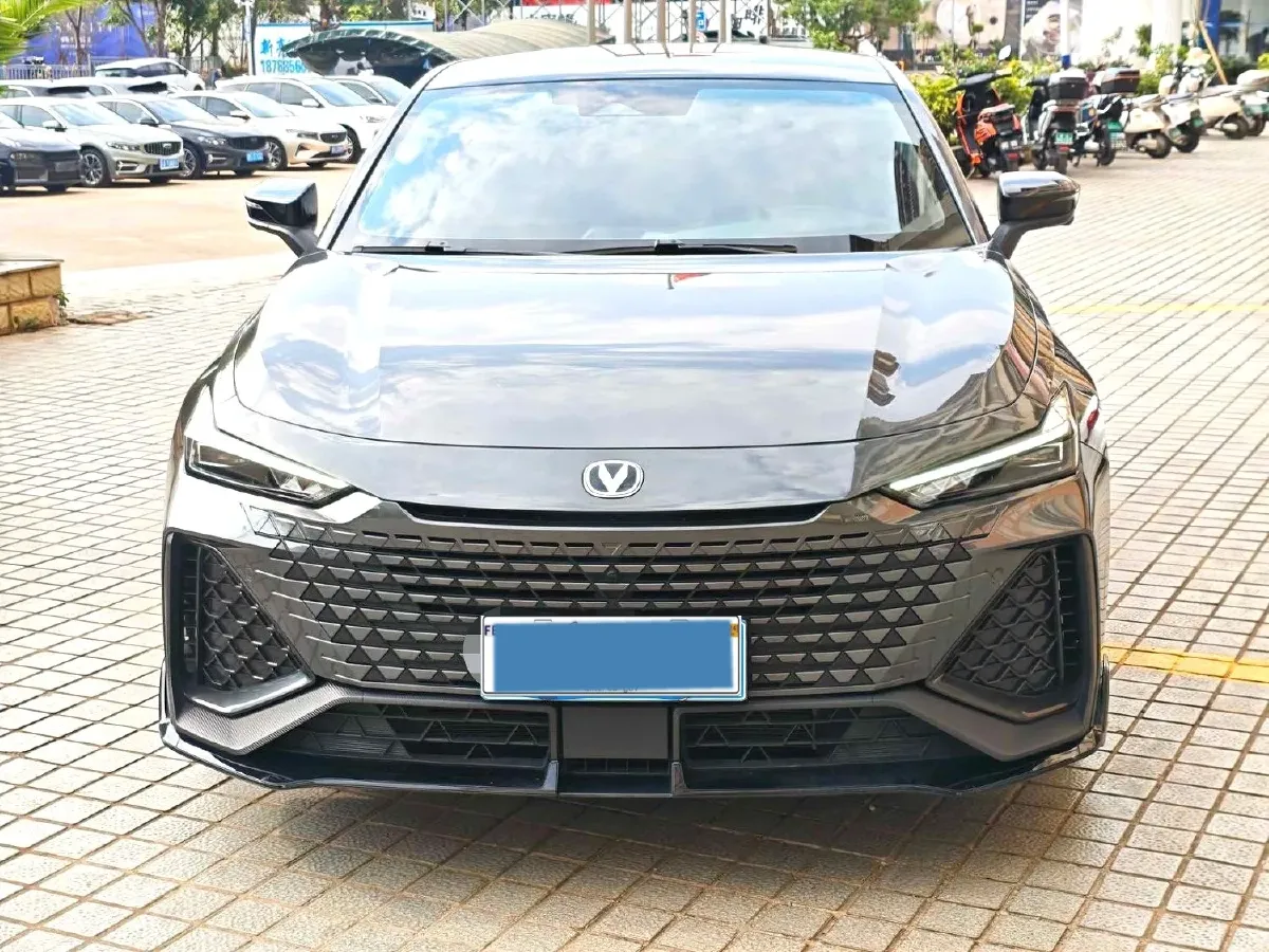 2022 ChangAn UNI-V 2.0T 233HP L4 8AT,autocango,china used car exporter,china ev exporter,chinese used car exporter,chinese used ev exporter