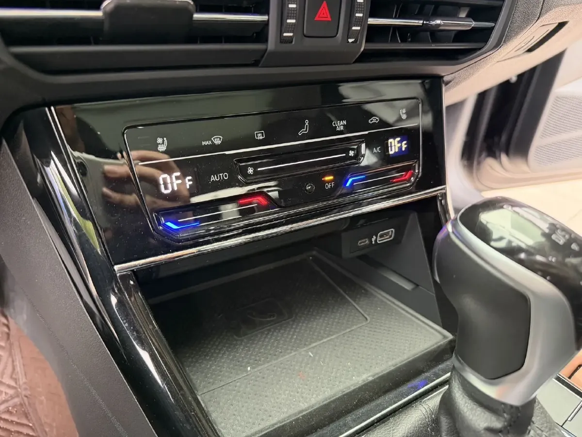 2021 Volkswagen Passat 2.0T 186HP L4 7DCT,autocango,china used car exporter,china ev exporter,chinese used car exporter,chinese used ev exporter